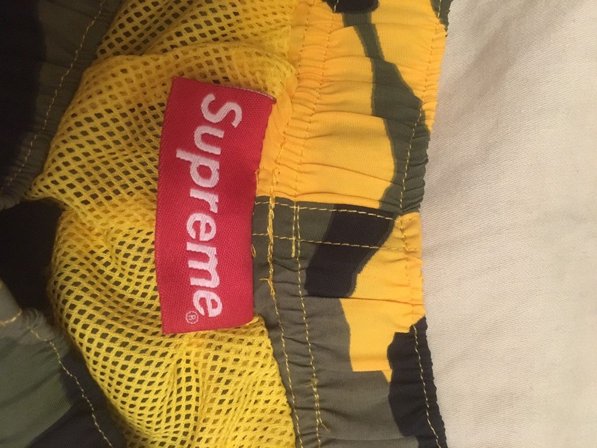 Supreme Reflective Camo Warm Up Pant Size US 30 / EU 46 - 2 Thumbnail