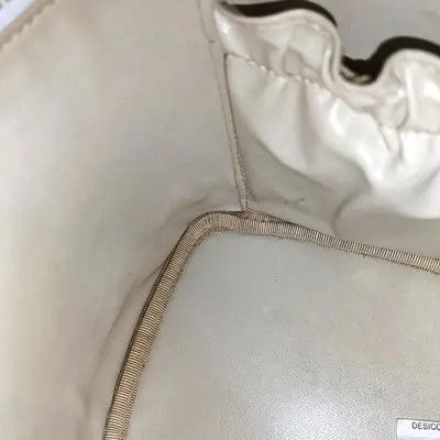 Chanel CHANEL white pebbled cowhide leather vanity case vanity case handbag gold hardwa Size ONE SIZE - 12 Thumbnail