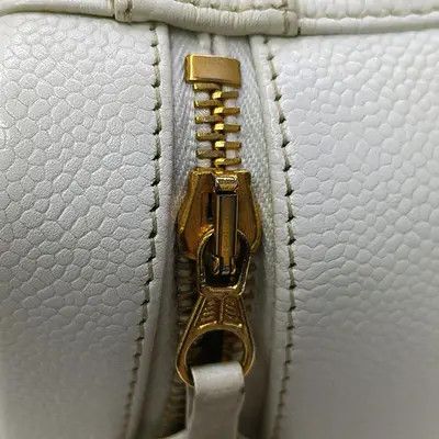 Chanel CHANEL white pebbled cowhide leather vanity case vanity case handbag gold hardwa Size ONE SIZE - 13 Thumbnail