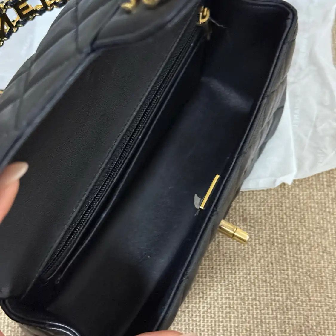 Chanel CHANEL COCO HANDLE mini black sheepskin quilted crossbody bag gold hardware Size ONE SIZE - 6 Thumbnail
