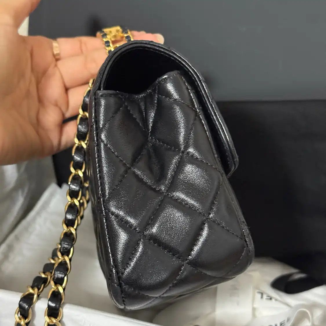 Chanel CHANEL COCO HANDLE mini black sheepskin quilted crossbody bag gold hardware Size ONE SIZE - 2 Thumbnail