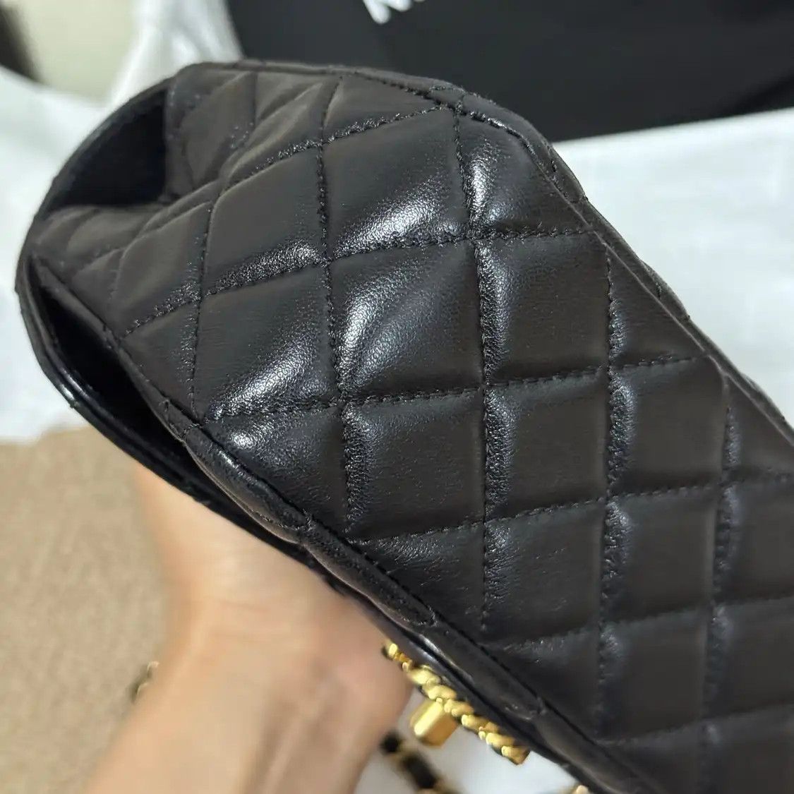 Chanel CHANEL COCO HANDLE mini black sheepskin quilted crossbody bag gold hardware Size ONE SIZE - 7 Thumbnail