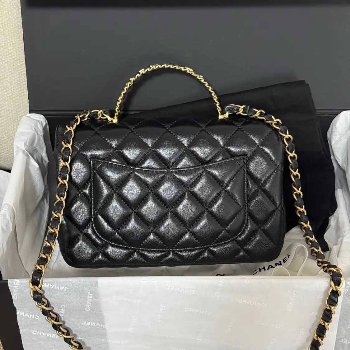 Chanel CHANEL COCO HANDLE mini black sheepskin quilted crossbody bag gold hardware Size ONE SIZE - 4 Thumbnail