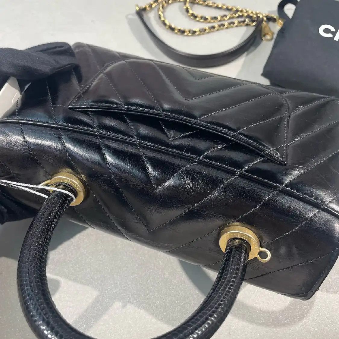 Chanel CHANEL COCO HANDLE Small black cowhide leather quilted Vshoulder bag gold hardwa Size ONE SIZE - 7 Thumbnail