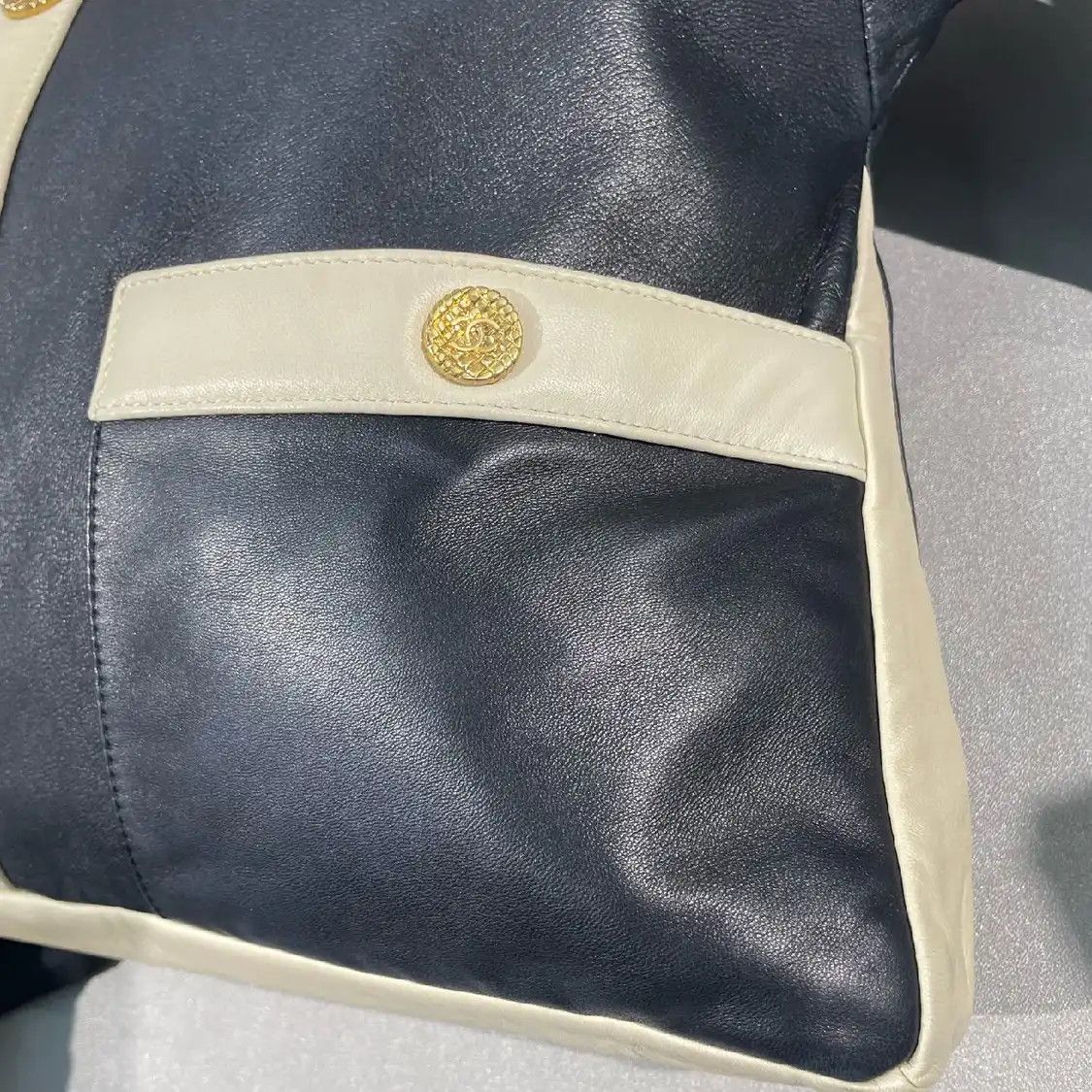 Chanel CHANEL black sheepskin crossbody bag gold hardware 21 Size ONE SIZE - 10 Thumbnail