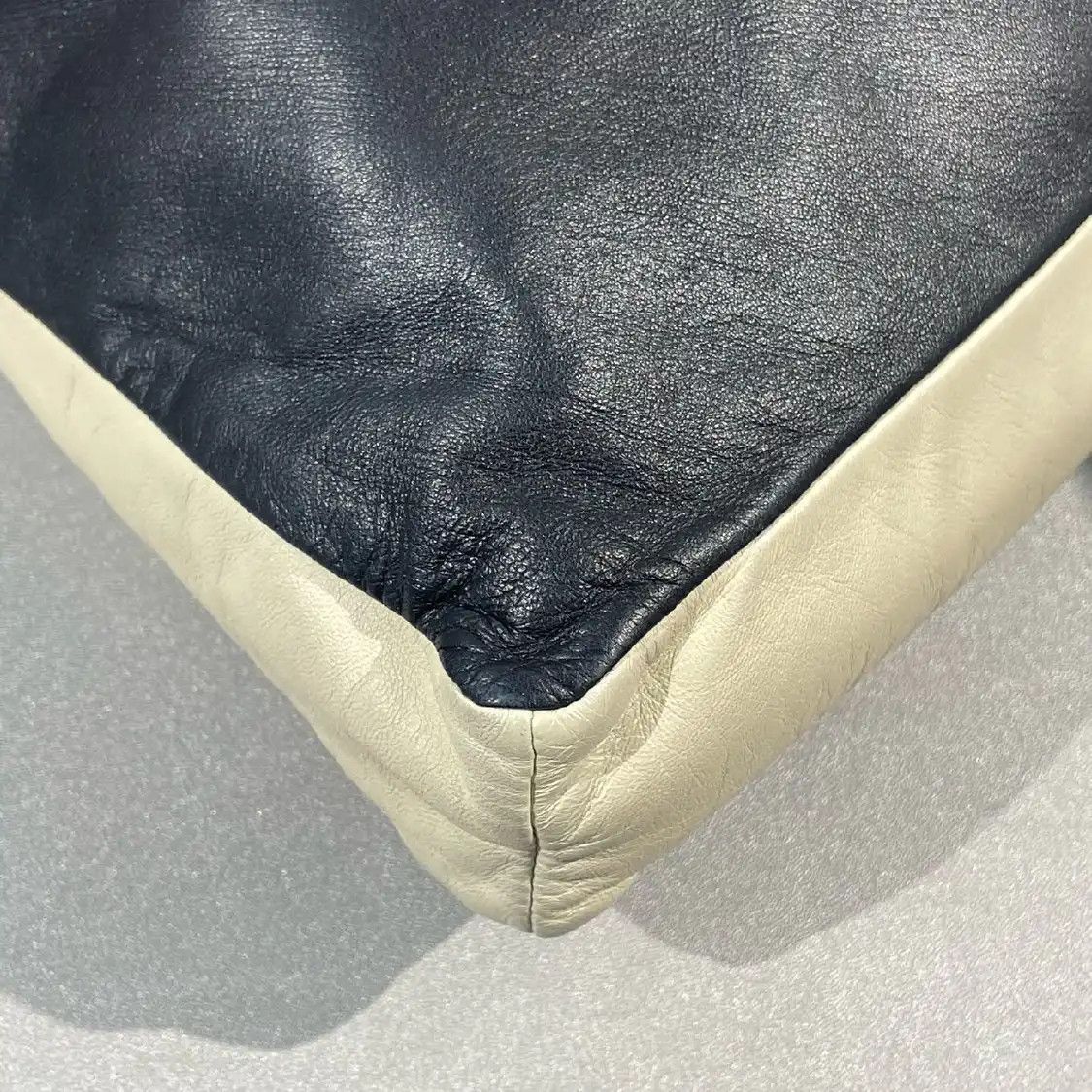 Chanel CHANEL black sheepskin crossbody bag gold hardware 21 Size ONE SIZE - 3 Thumbnail