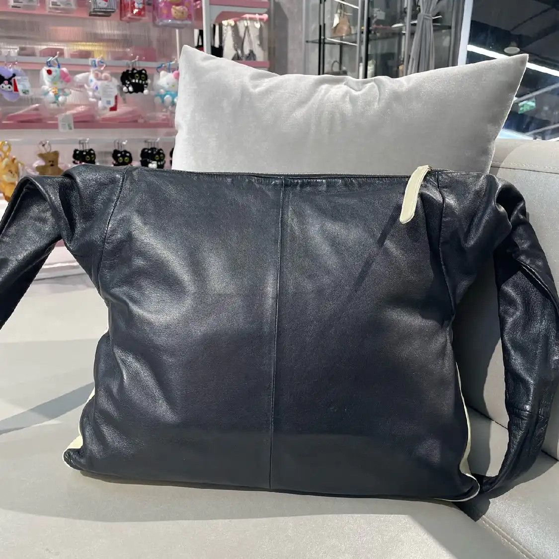 Chanel CHANEL black sheepskin crossbody bag gold hardware 21 Size ONE SIZE - 2 Thumbnail