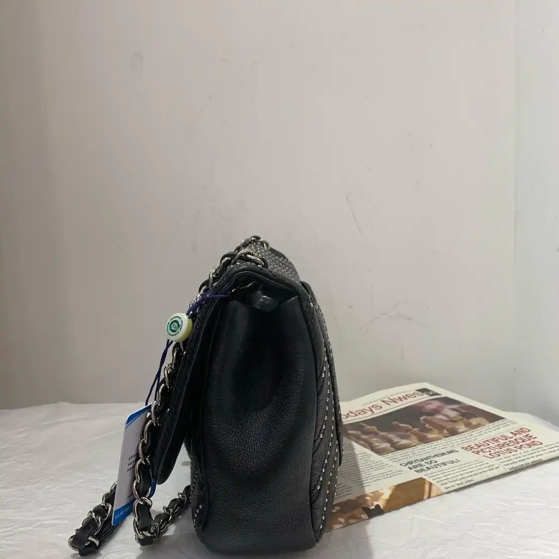 Chanel CHANEL CLASSIC FLAP Medium black cowhide leather Vstud flap bag chain bag crossb Size ONE SIZE - 2 Thumbnail