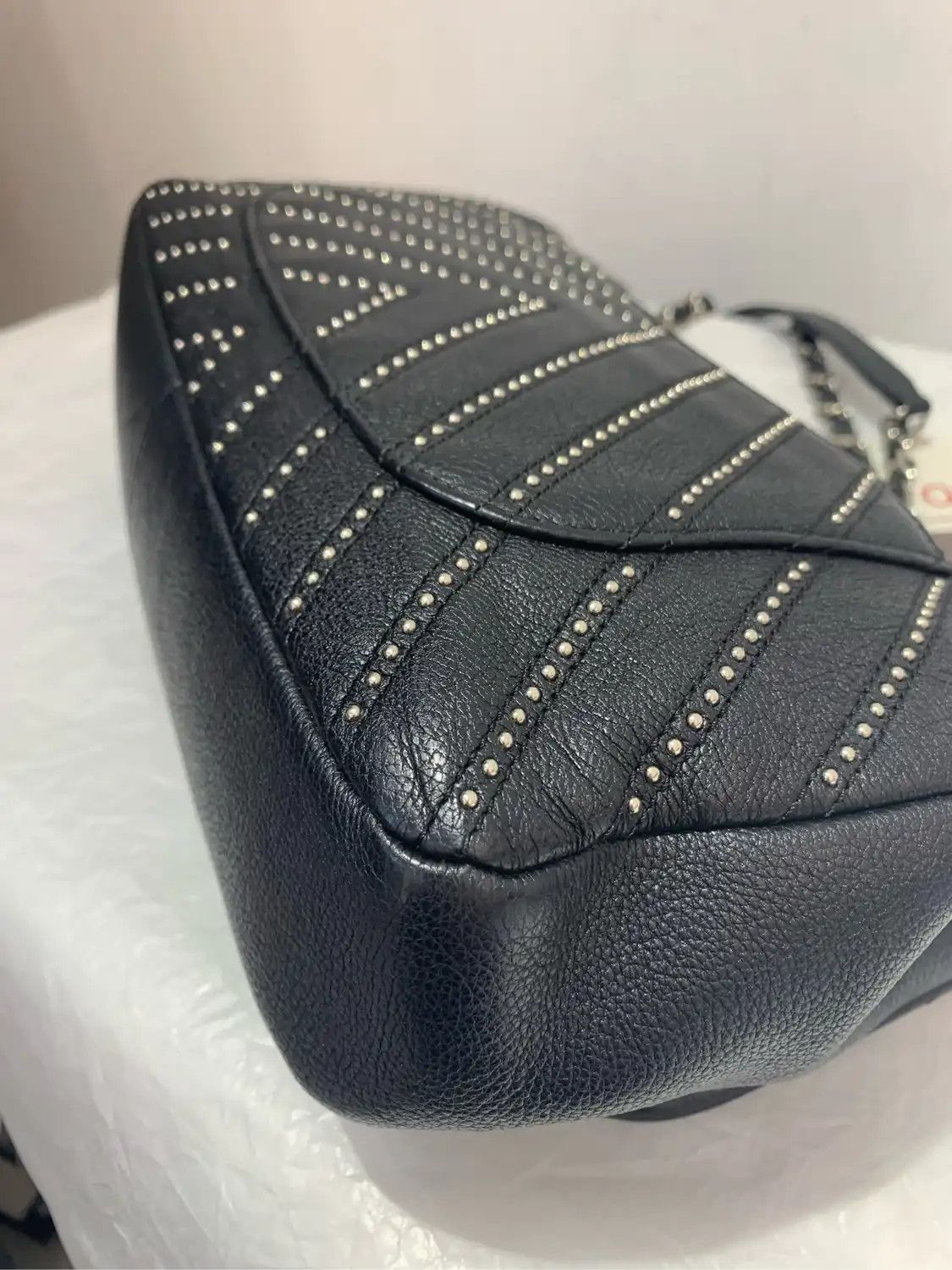 Chanel CHANEL CLASSIC FLAP Medium black cowhide leather Vstud flap bag chain bag crossb Size ONE SIZE - 14 Thumbnail