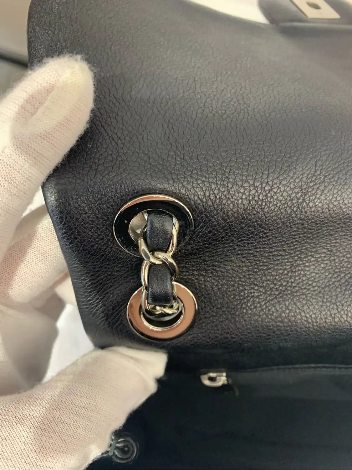 Chanel CHANEL CLASSIC FLAP Medium black cowhide leather Vstud flap bag chain bag crossb Size ONE SIZE - 18 Thumbnail