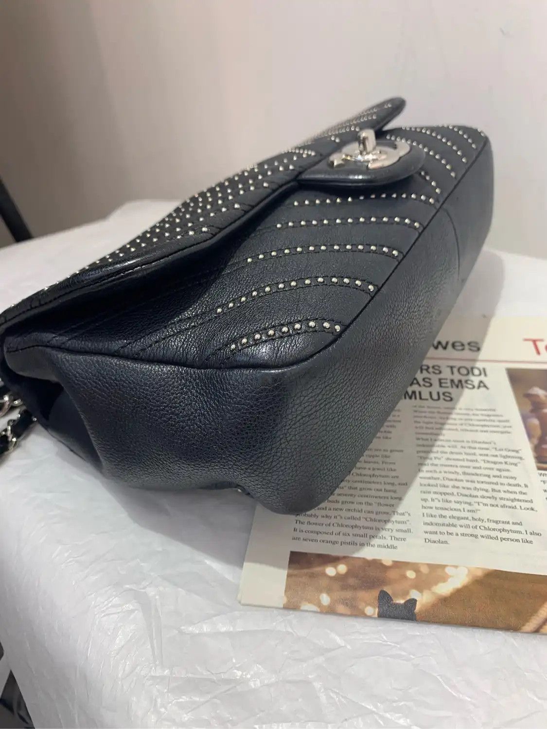 Chanel CHANEL CLASSIC FLAP Medium black cowhide leather Vstud flap bag chain bag crossb Size ONE SIZE - 15 Thumbnail