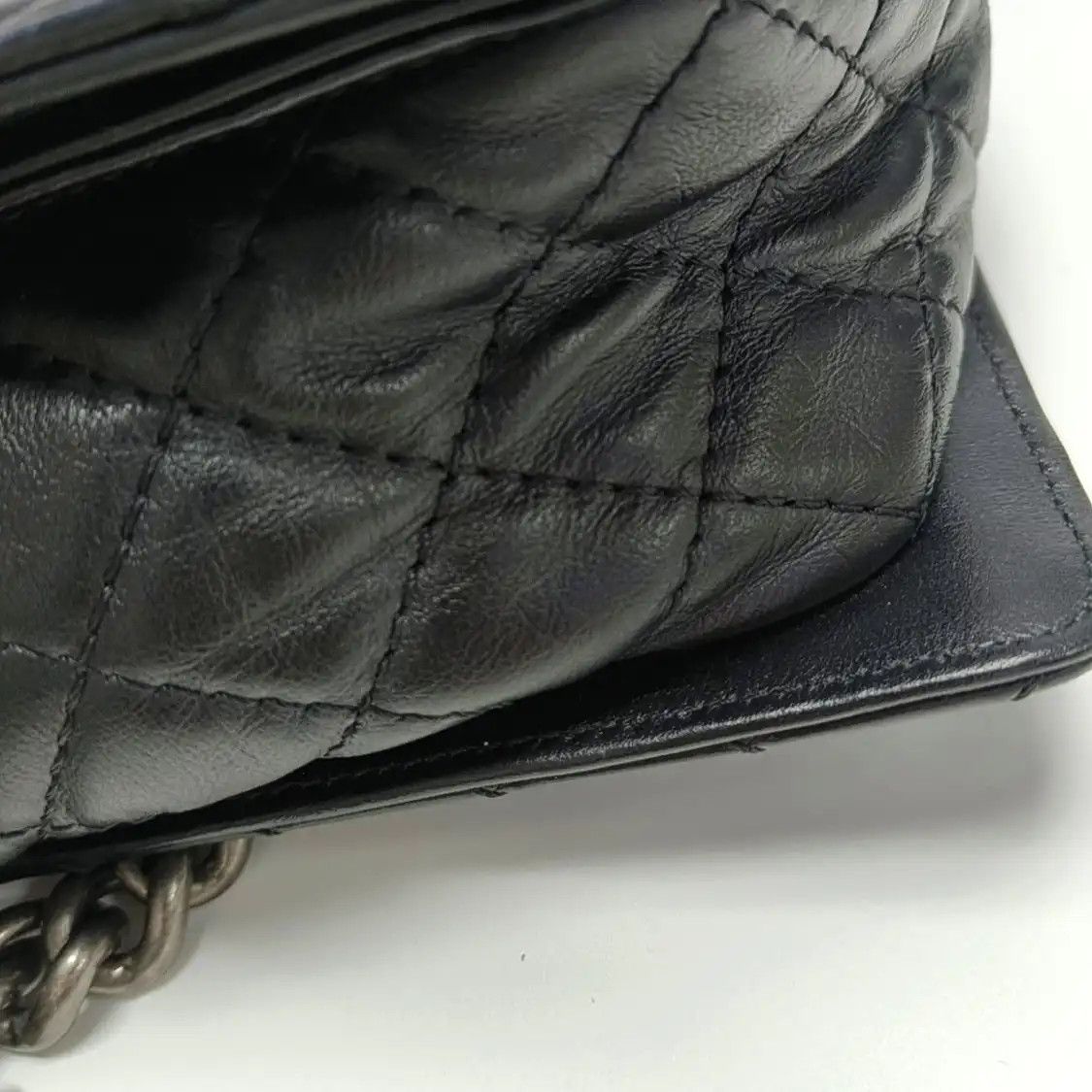 Chanel CHANEL BOY CHANEL Medium black cowhide leather shoulder bag crossbody bag silver Size ONE SIZE - 12 Thumbnail