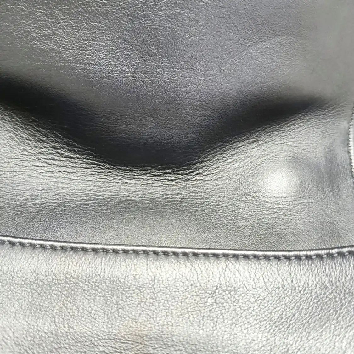 Chanel CHANEL BOY CHANEL Medium black cowhide leather shoulder bag crossbody bag silver Size ONE SIZE - 9 Thumbnail
