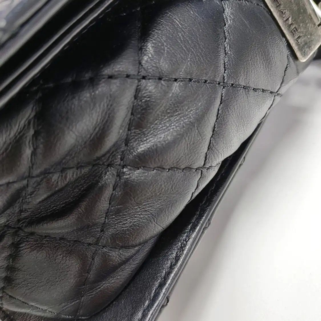 Chanel CHANEL BOY CHANEL Medium black cowhide leather shoulder bag crossbody bag silver Size ONE SIZE - 11 Thumbnail