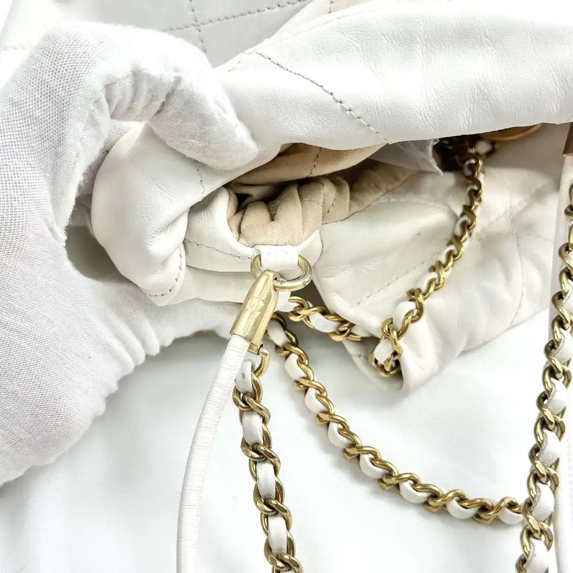 Chanel CHANEL 22 mini white cowhide leather quilted 22 bag shoulder bag gold hardware Size ONE SIZE - 7 Thumbnail
