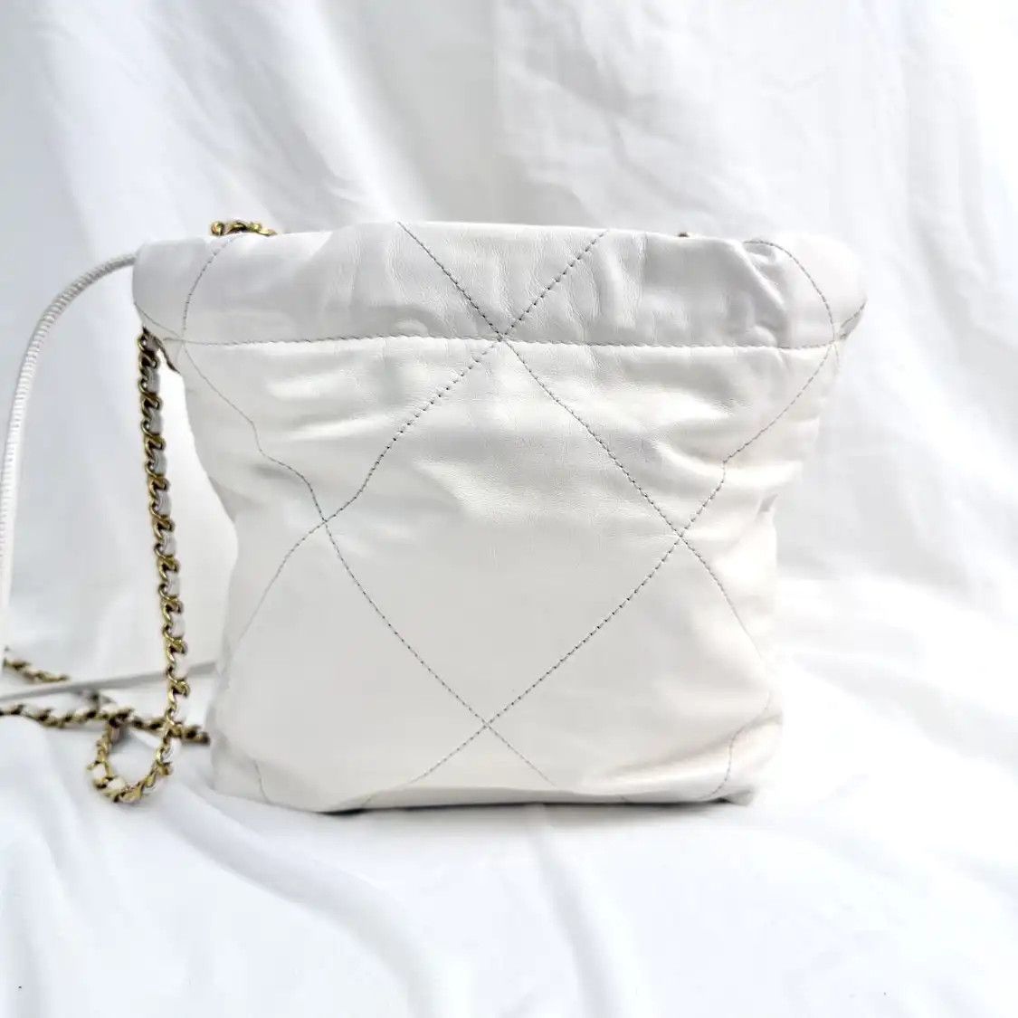 Chanel CHANEL 22 mini white cowhide leather quilted 22 bag shoulder bag gold hardware Size ONE SIZE - 3 Thumbnail