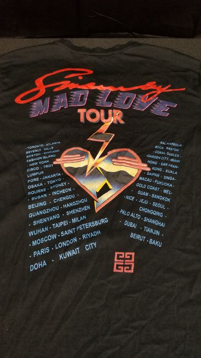 Givenchy mad love tour t outlet shirt