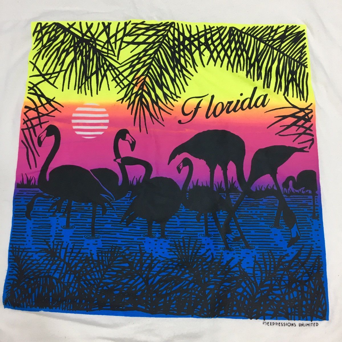 Hanes 90's Pink Flamingos Island Beach FLORIDA Sunset SURFER Shirt Size US XL / EU 56 / 4 - 1 Thumbnail