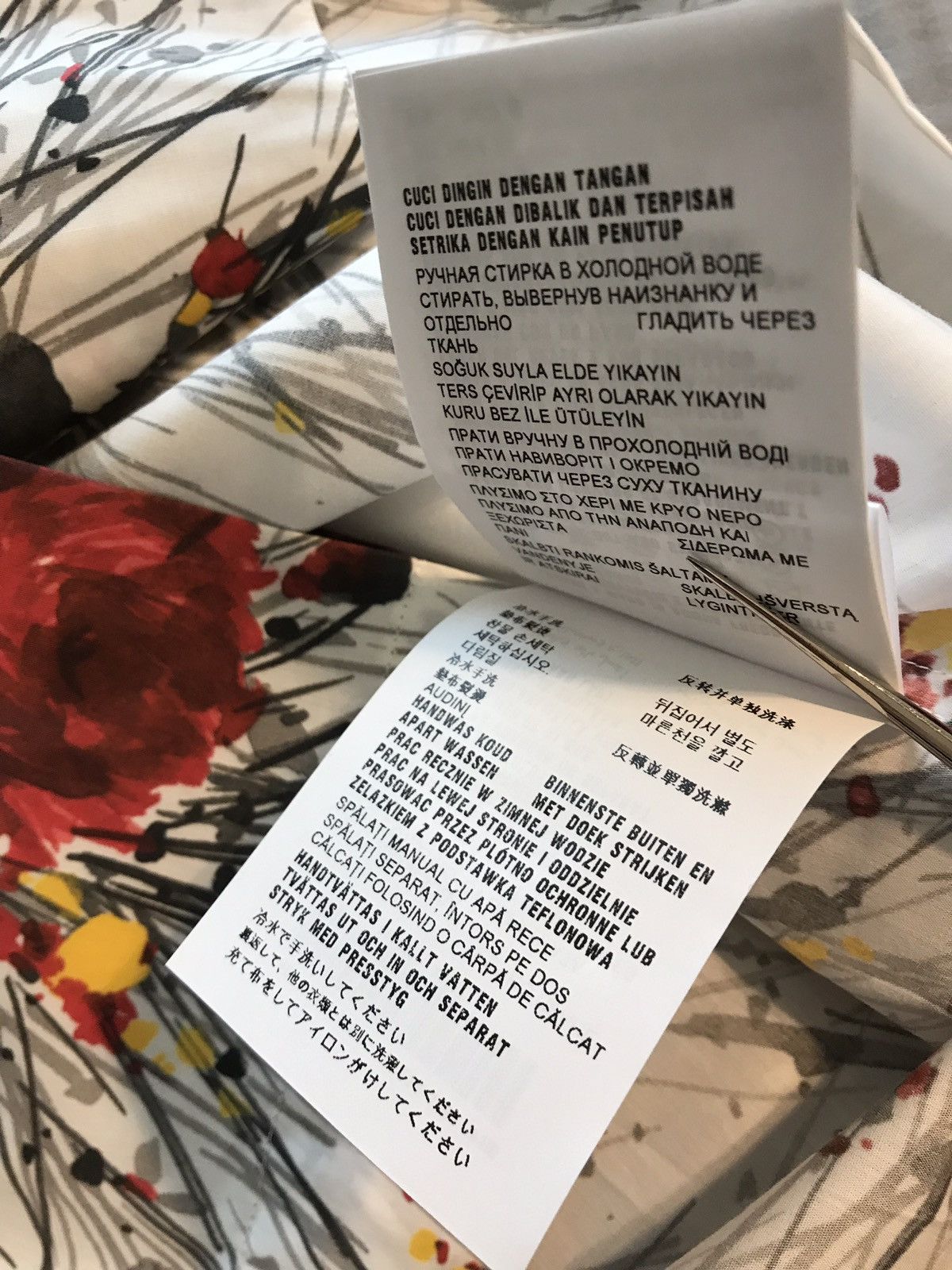 Prada Prada AW17 Bouquet Shirt Size US S / EU 44-46 / 1 - 13 Thumbnail