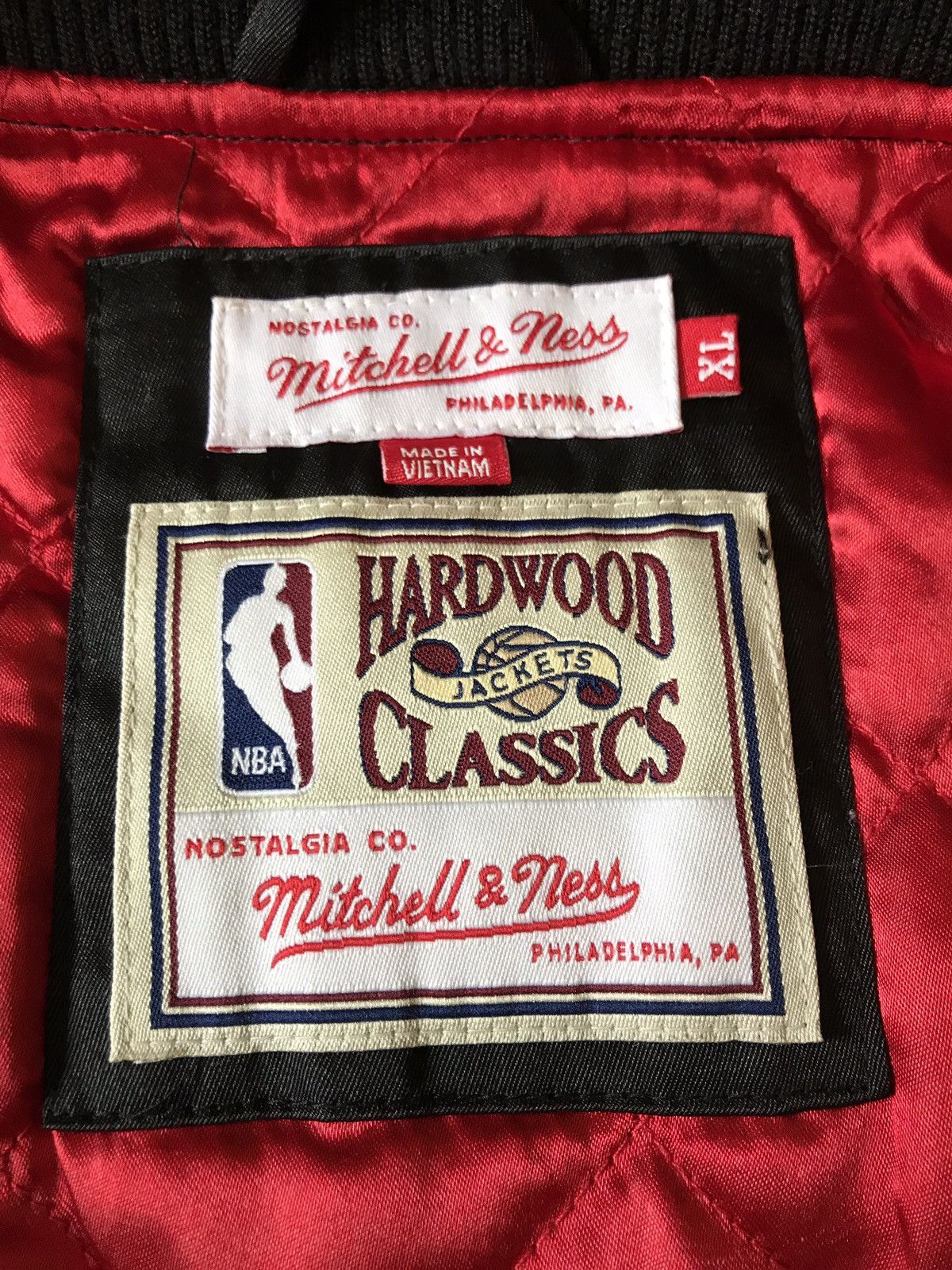 Mitchell & Ness Vintage Satin Chicago Bulls Varsity Jacket - Mitchell & Ness Size US XL / EU 56 / 4 - 6 Thumbnail