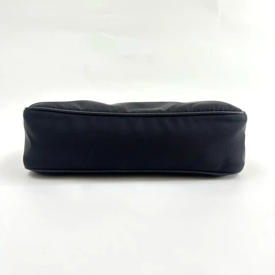 Prada PRADA Re-Edition 2005 black nylon logo crossbody bag silver hardware Size ONE SIZE - 5 Thumbnail