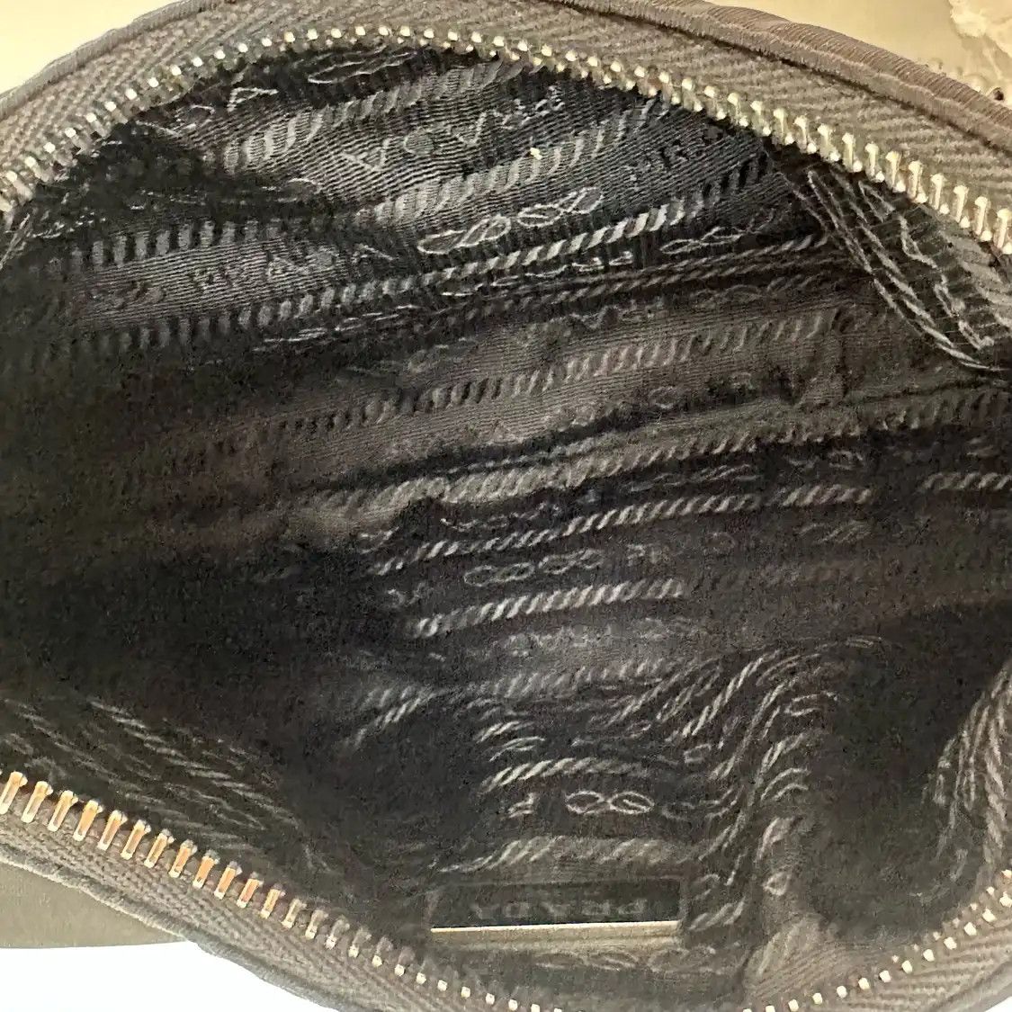Prada PRADA Re-Edition 2005 black nylon logo crossbody bag silver hardware Size ONE SIZE - 6 Thumbnail