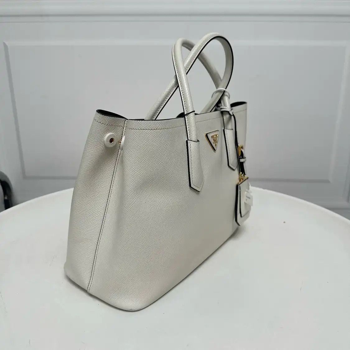 Prada PRADA Double Medium white cowhide leather logo cross pattern shoulder bag Size ONE SIZE - 8 Thumbnail