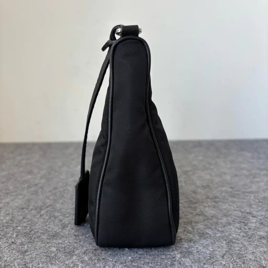 Prada PRADA Re-Edition 2005 mini black nylon logo crossbody bag silver hardware Size ONE SIZE - 4 Thumbnail