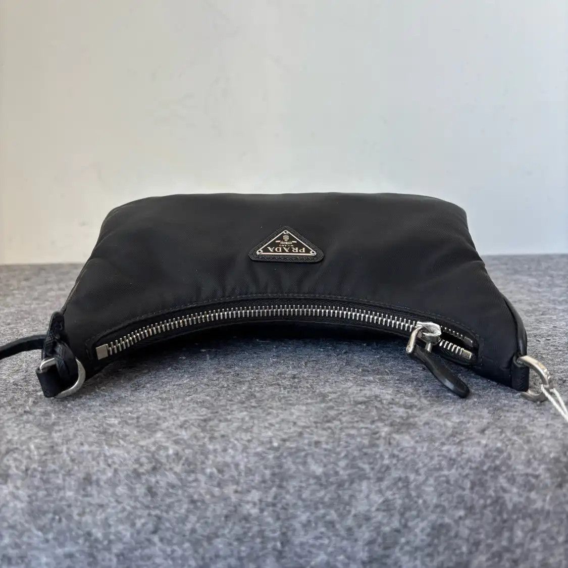 Prada PRADA Re-Edition 2005 mini black nylon logo crossbody bag silver hardware Size ONE SIZE - 5 Thumbnail