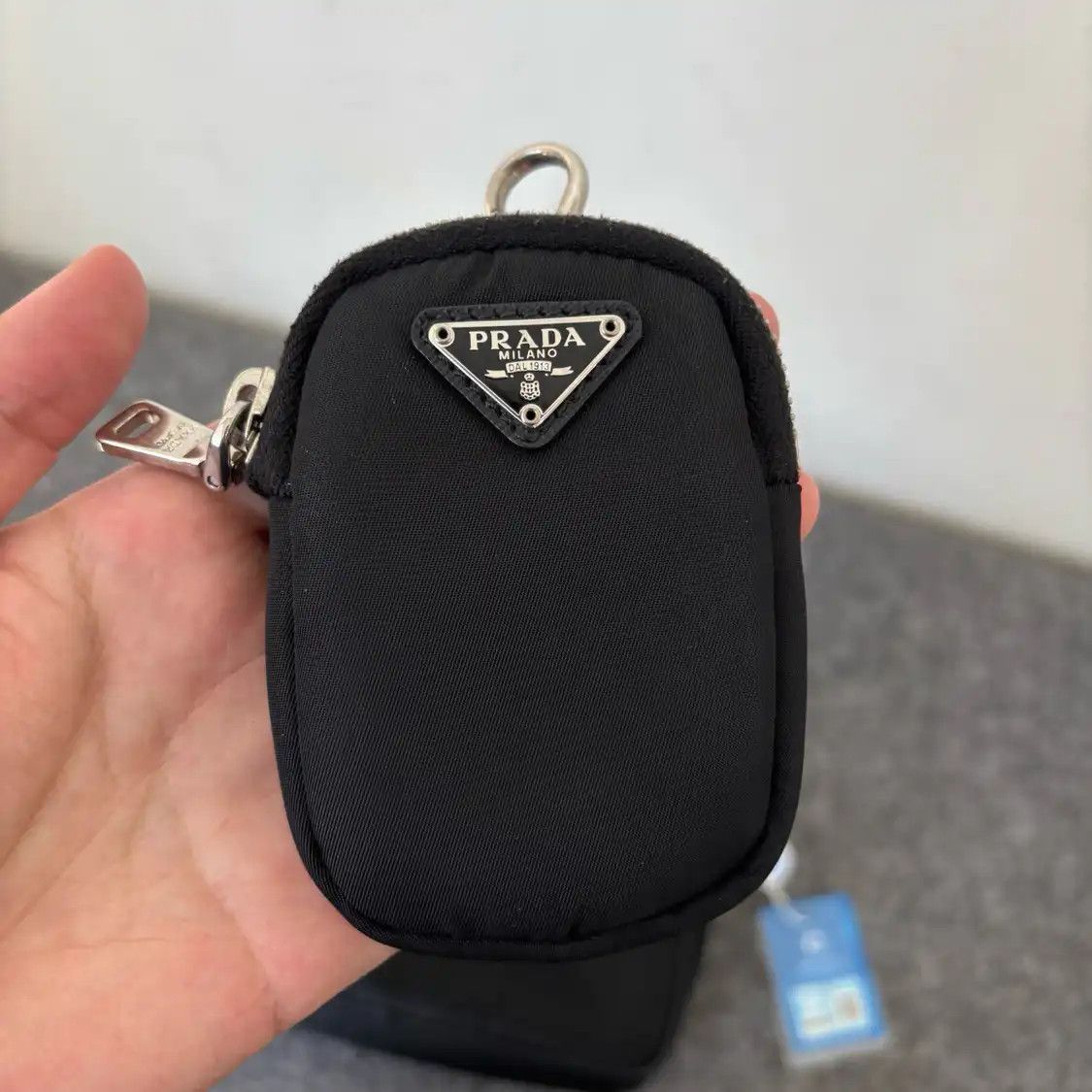 Prada PRADA Re-Edition 2005 mini black nylon logo crossbody bag silver hardware Size ONE SIZE - 9 Thumbnail