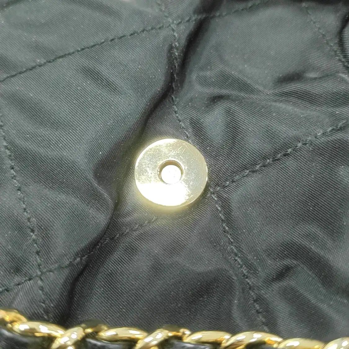Prada PRADA black nylon logo quilted parachute bag shoulder bag crossbody gold hardwar Size ONE SIZE - 8 Thumbnail