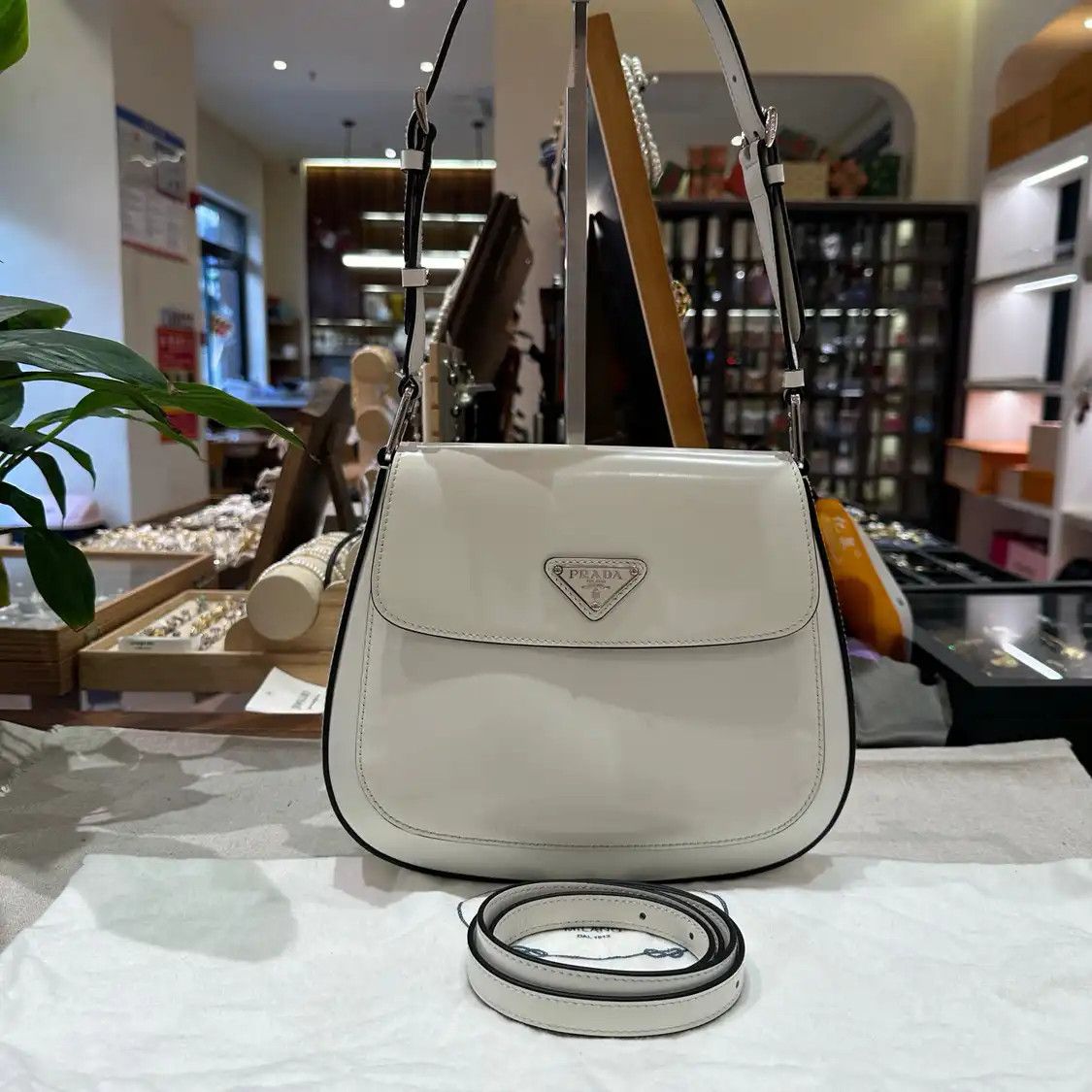 Prada PRADA Cleo mini white cowhide leather logo shoulder bag silver hardware Size ONE SIZE - 2 Thumbnail