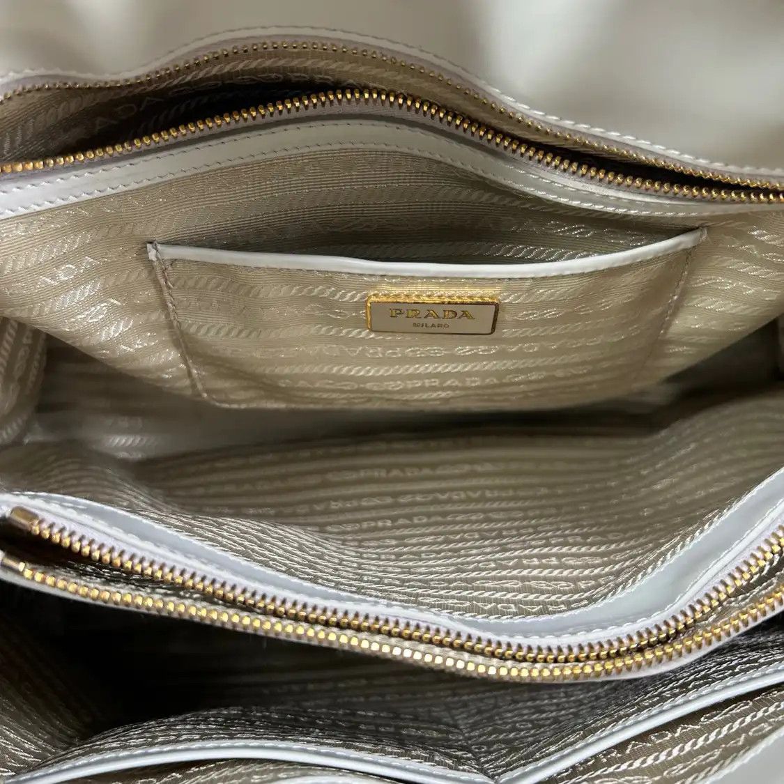 Prada PRADA Promenade light greypatent leather logo shell bag handbag Size ONE SIZE - 2 Thumbnail