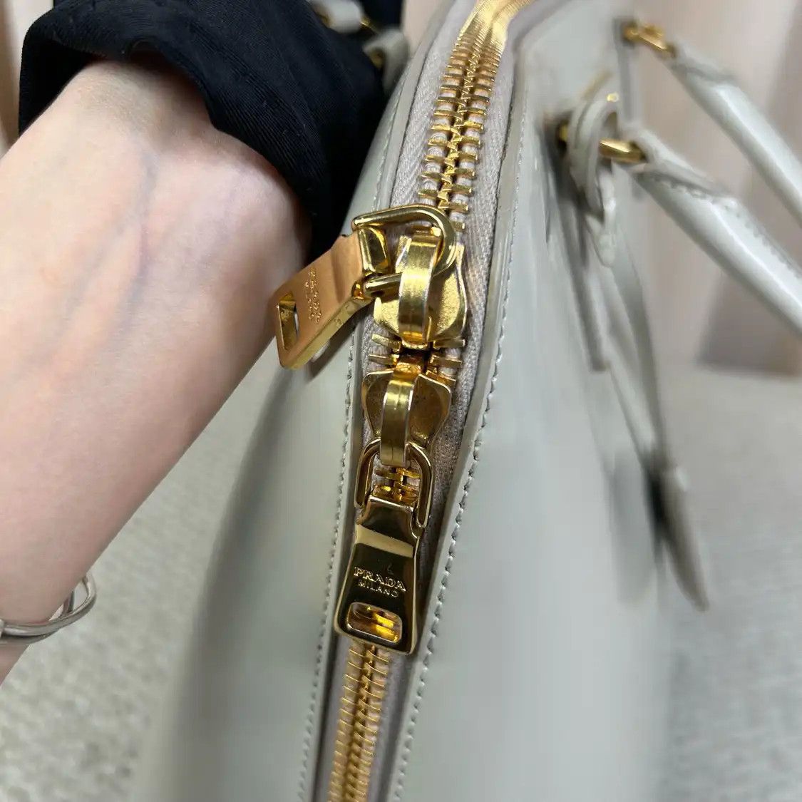 Prada PRADA Promenade light greypatent leather logo shell bag handbag Size ONE SIZE - 15 Thumbnail