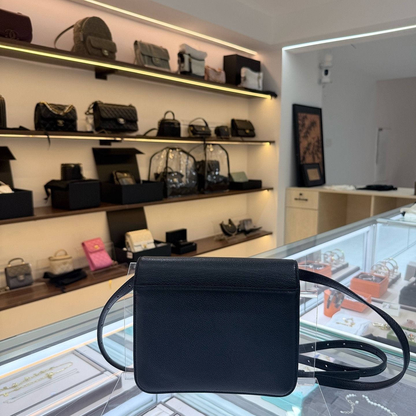 Balenciaga Balenciaga B Logo Grained Leather Shoulder Bag Size OS Size ONE SIZE - 2 Thumbnail