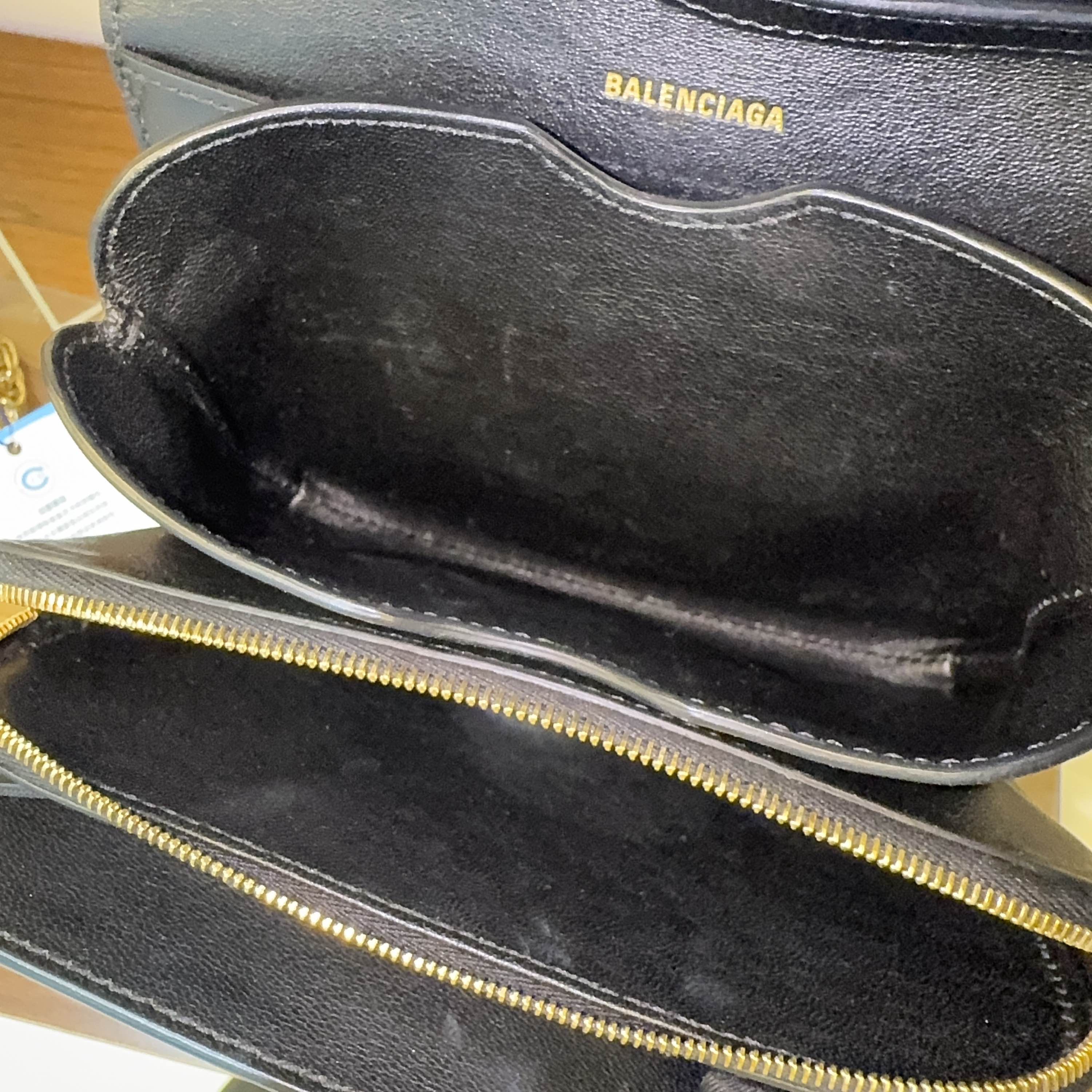 Balenciaga Balenciaga B Logo Grained Leather Shoulder Bag Size OS Size ONE SIZE - 5 Thumbnail