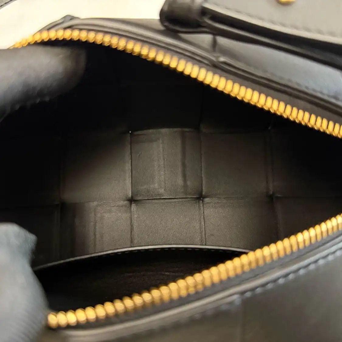 Bottega Veneta BOTTEGA VENETA Brick Cassette Small black sheepskin woven shoulder bag Size ONE SIZE - 6 Thumbnail