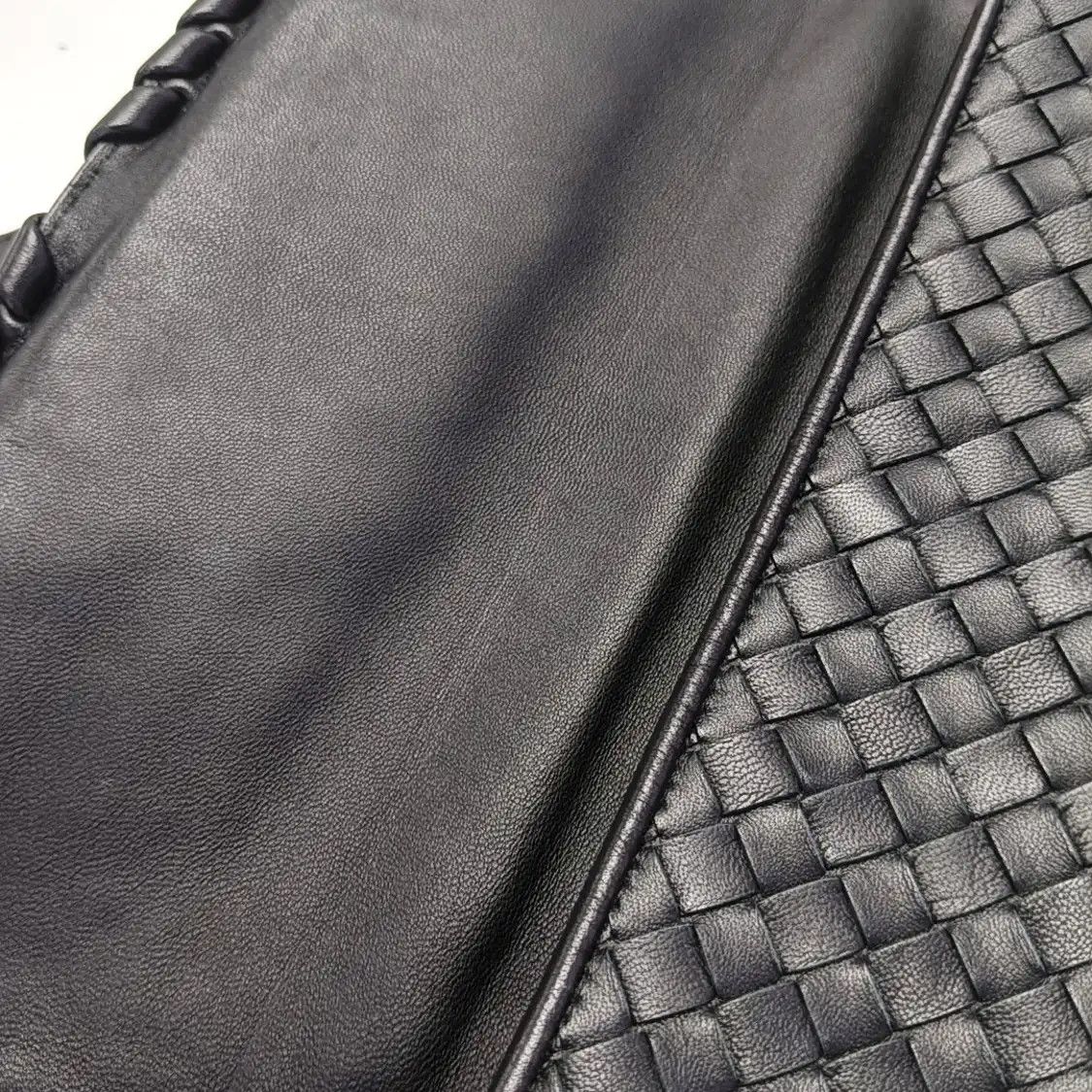 Bottega Veneta BOTTEGA VENETA Olimpia Large black sheepskin woven shoulder bag gold hardware Size ONE SIZE - 11 Thumbnail