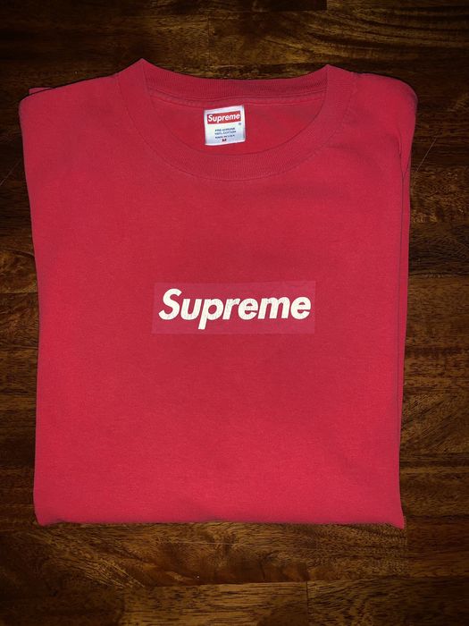 Supreme 2001 box store logo