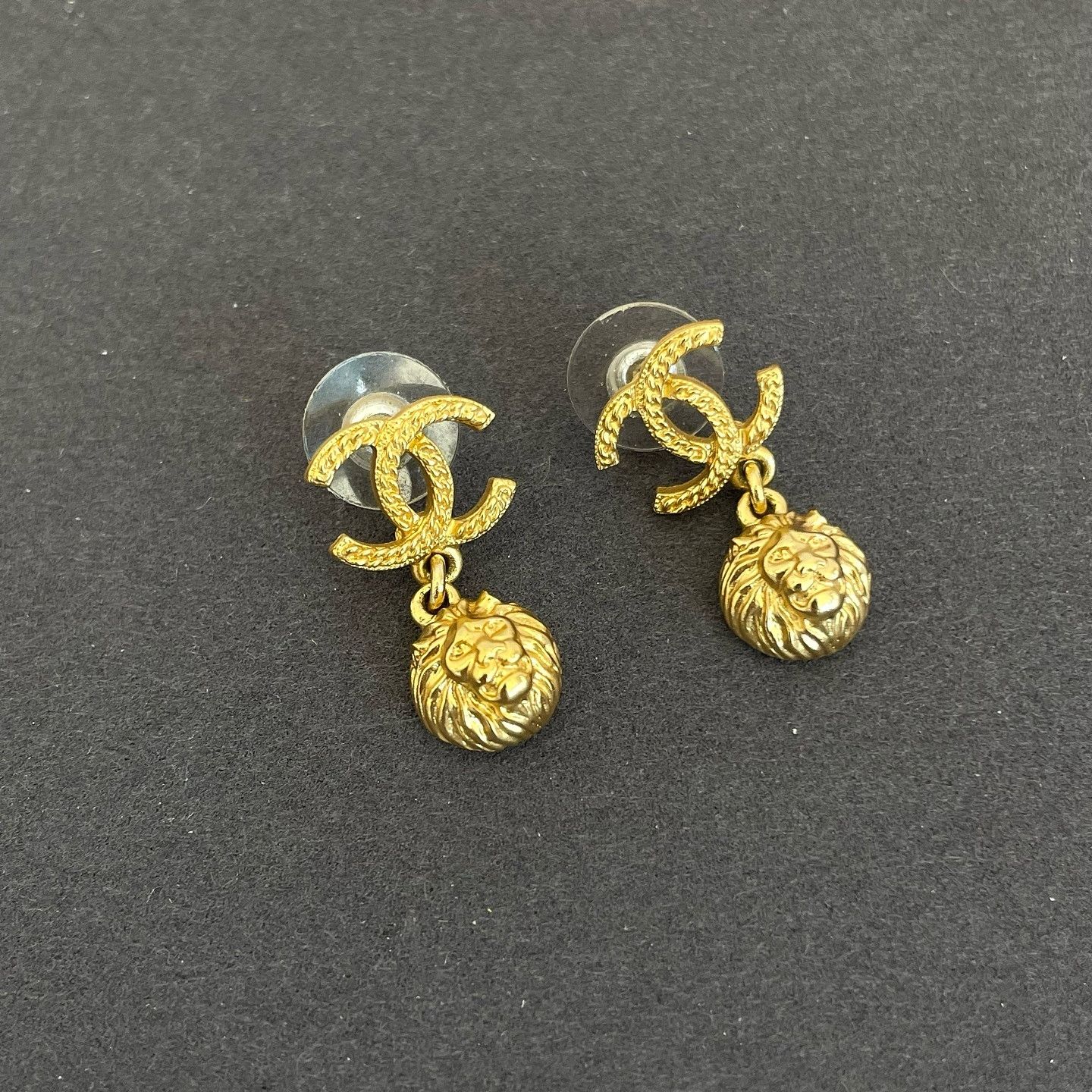 Chanel CHANEL Lion CC Logo Drop Earrings Gold Size ONE SIZE - 5 Thumbnail