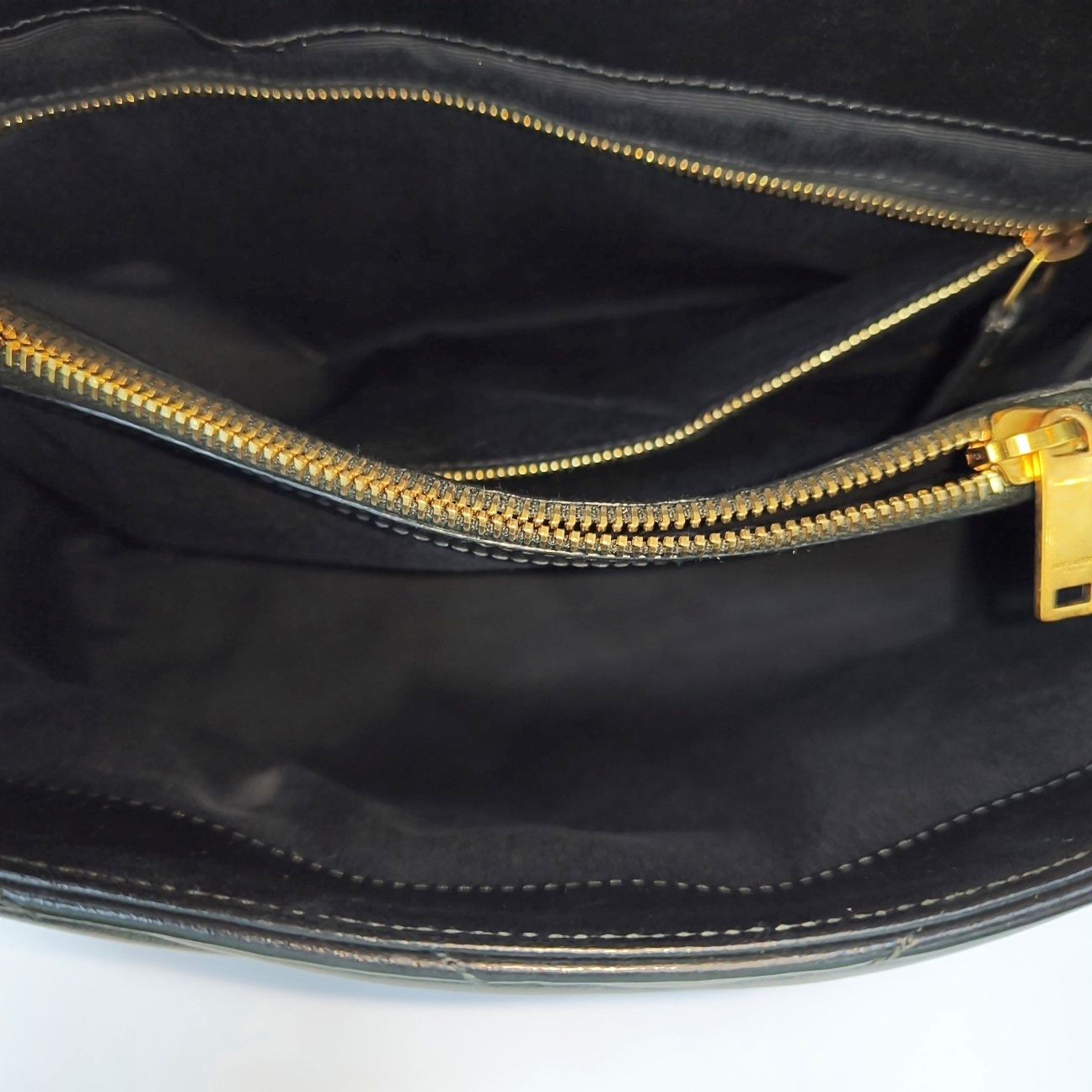Saint Laurent Paris Saint Laurent Loulou Quilted Leather Shoulder Bag Size ONE SIZE - 6 Thumbnail