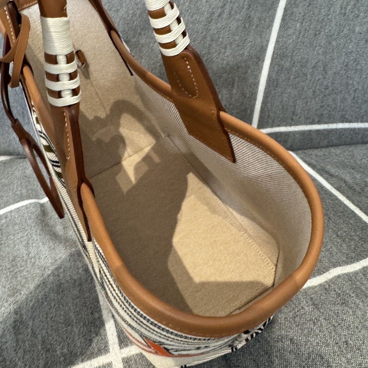 Hermes Hermès Steeple 25 Horse Print Canvas Tote Bag Size ONE SIZE - 8 Thumbnail