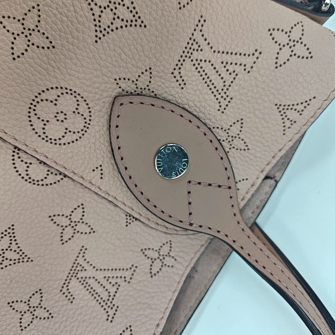 Louis Vuitton Louis Vuitton Hina PM Perforated Leather Bag Size ONE SIZE - 9 Thumbnail