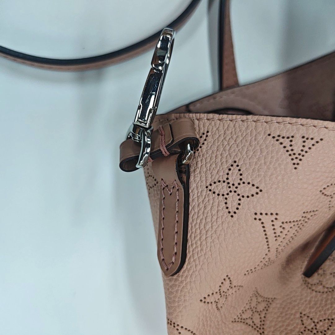 Louis Vuitton Louis Vuitton Hina PM Perforated Leather Bag Size ONE SIZE - 11 Thumbnail