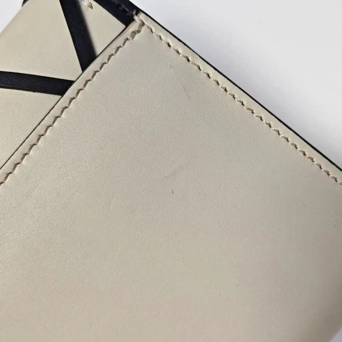 Valentino VALENTINO Beehive white cowhide leather stud quilted shoulder bag detachable str Size ONE SIZE - 12 Thumbnail