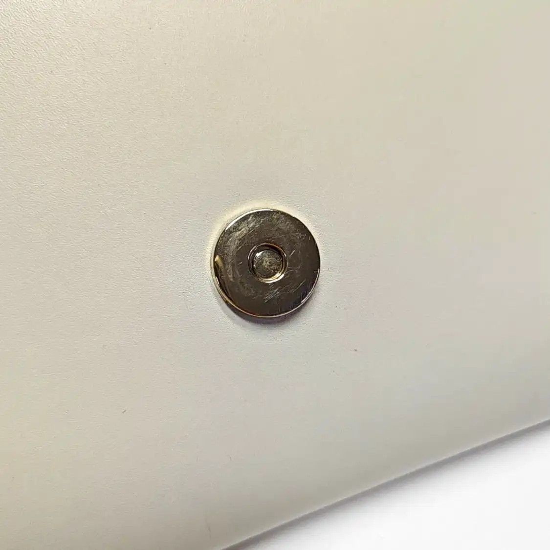 Valentino VALENTINO Beehive white cowhide leather stud quilted shoulder bag detachable str Size ONE SIZE - 11 Thumbnail