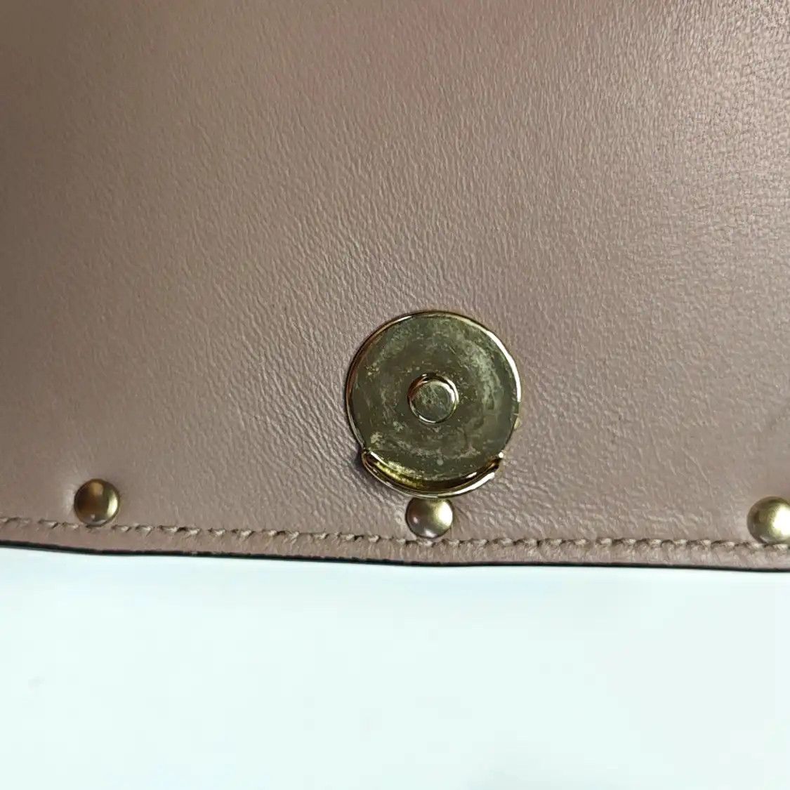 Valentino VALENTINO Beehive white cowhide leather stud quilted shoulder bag detachable str Size ONE SIZE - 9 Thumbnail