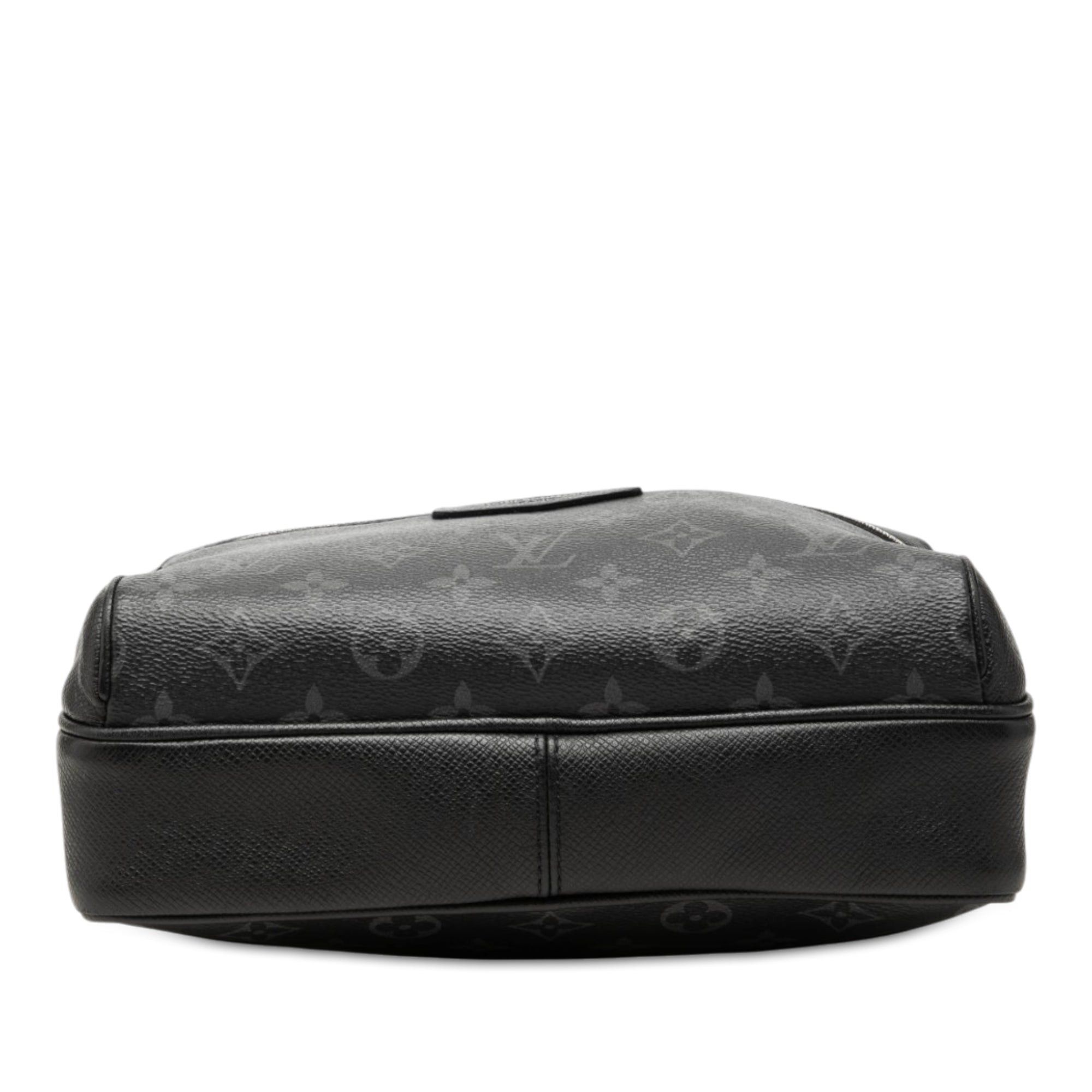 Louis Vuitton Taigarama Outdoor Messenger Size ONE SIZE - 3 Thumbnail