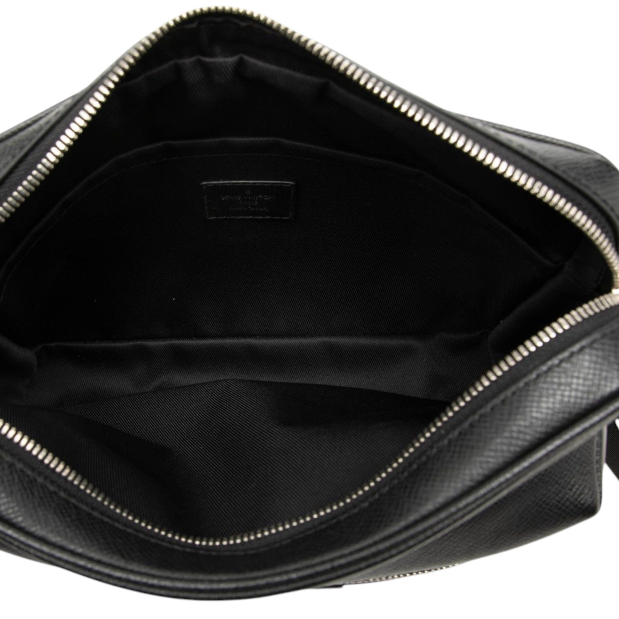 Louis Vuitton Taigarama Outdoor Messenger Size ONE SIZE - 4 Thumbnail