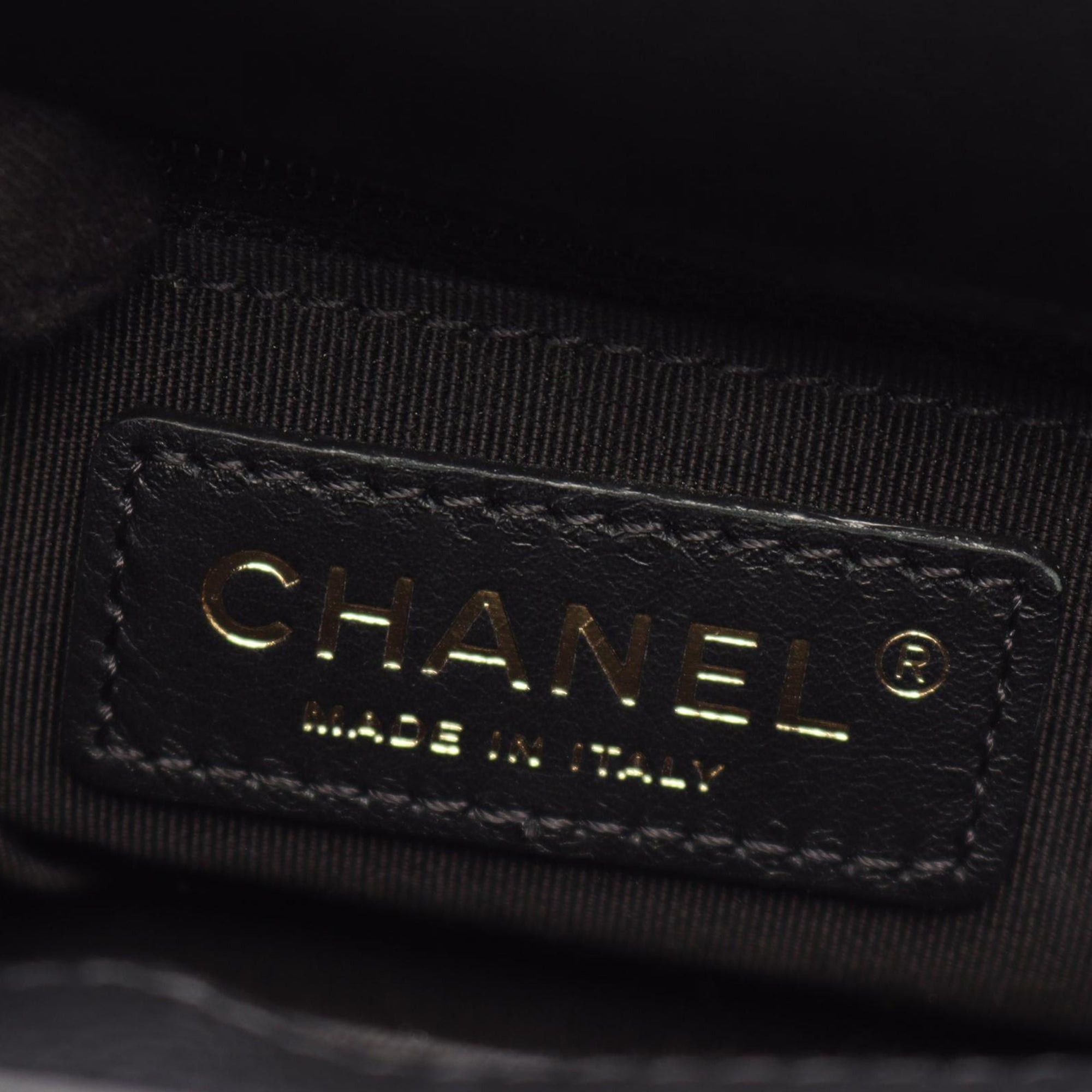 Chanel Quilted Grained Calfskin Casual Trip Messenger Size ONE SIZE - 4 Thumbnail